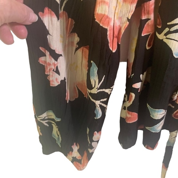 Billabong Women's Size M V Neck Tie Black Pink Floral Rayon Long Balloon Sleeve - Picture 5 of 12